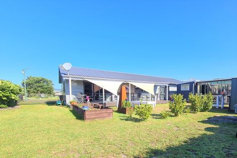 Photo of property in 105 Nikau Close, Matarangi, Whitianga, 3592