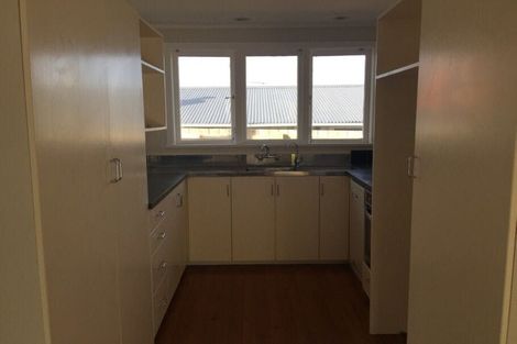 Photo of property in 37a Luckens Road, West Harbour, Auckland, 0618