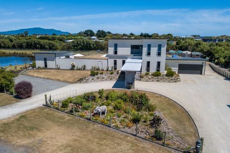Photo of property in 27 Raukawa Road, Peka Peka, Waikanae, 5391