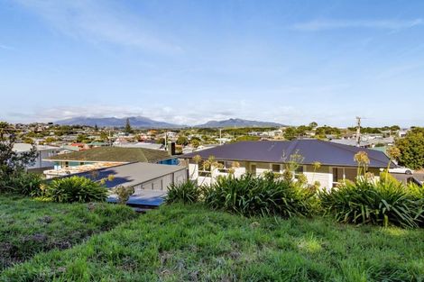 Photo of property in 25 Simons Street, Moturoa, New Plymouth, 4310