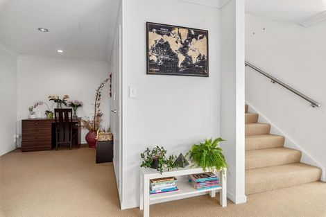 Photo of property in 25 Trotting Terrace, Fairview Heights, Auckland, 0632