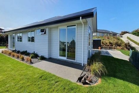 Photo of property in 33 Golf Vue Place, Castlecliff, Whanganui, 4501