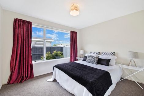 Photo of property in 2/11 Peckham Lane, Woolston, Christchurch, 8062