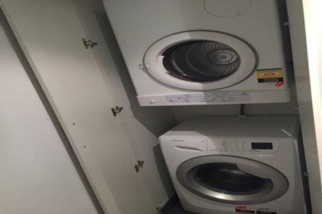 Photo of property in 33 Cricklade Terrace, Windsor Park, Auckland, 0632