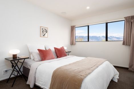 Photo of property in 17a Wynyard Crescent, Fernhill, Queenstown, 9300