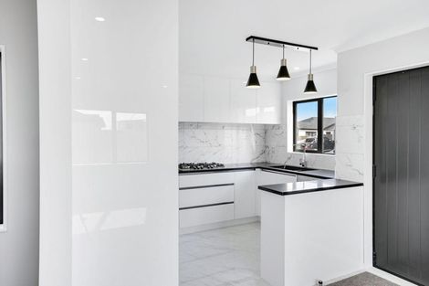 Photo of property in 20 Survila Street, Takanini, 2110