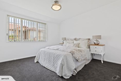 Photo of property in 6 Coupland Court, Glendene, Auckland, 0602