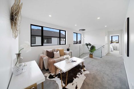 Photo of property in 13 Korowhiti Road, Clarks Beach, 2122