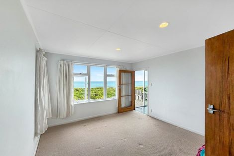 Photo of property in 111 Karaka Street, Castlecliff, Whanganui, 4501