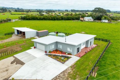 Photo of property in 43 Carrs Road, Urenui, 4377