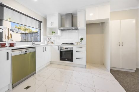 Photo of property in 27a Poruru Close, Papakura, 2110