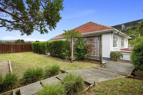 Photo of property in 6 Franklyn Road, Tawa, Wellington, 5028
