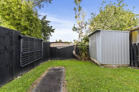 Photo of property in 2/23 Taitua Drive, Te Atatu South, Auckland, 0610