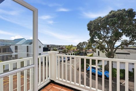 Photo of property in 19/72 Kitchener Road, Milford, Auckland, 0620