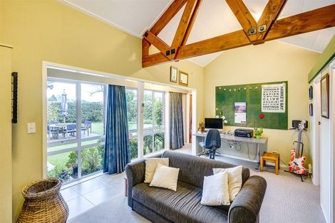 Photo of property in 34 Meeanee Road, Taradale, Napier, 4112