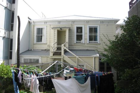 Photo of property in 80 Oriental Parade, Oriental Bay, Wellington, 6011