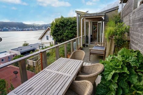 Photo of property in 300b Oriental Parade, Oriental Bay, Wellington, 6011