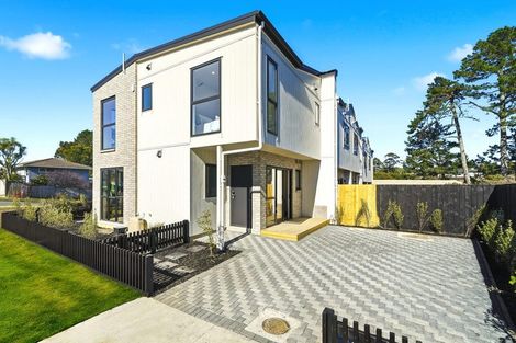 Photo of property in 71 Oreil Avenue, West Harbour, Auckland, 0618