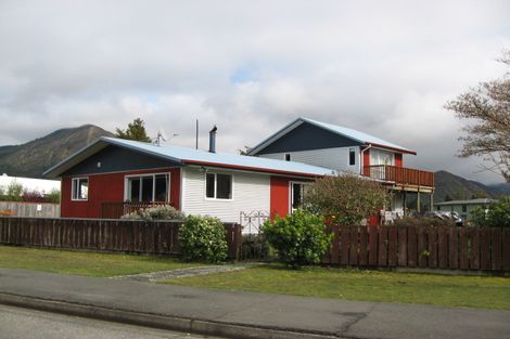 Photo of property in 9 Grey Street, Murchison, 7007