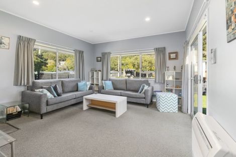 Photo of property in 33 Tawhai Street, Stokes Valley, Lower Hutt, 5019