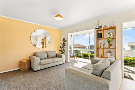 Photo of property in 10 Hinemoa Place, Snells Beach, 0920
