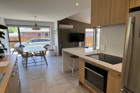 Photo of property in 15 Mirfield Place, Russley, Christchurch, 8042