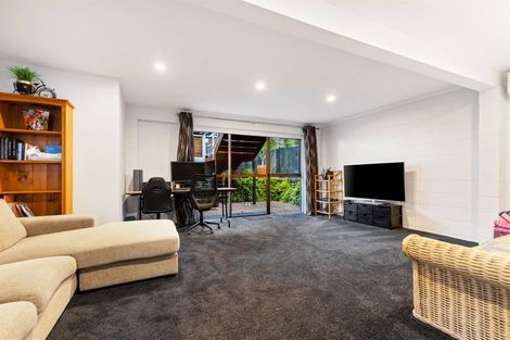 Photo of property in 9 Rangimarie Road, Swanson, Auckland, 0816