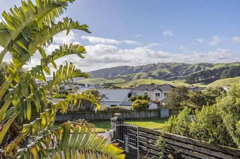 Photo of property in 78 Grays Road, Camborne, Porirua, 5026