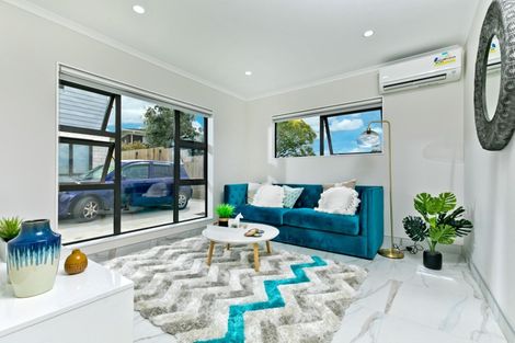 Photo of property in 4223d Great North Road, Glendene, Auckland, 0602