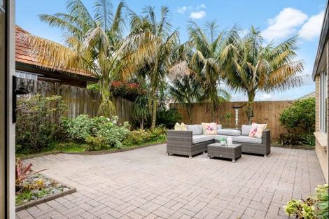 Photo of property in 2/12 Nakhle Place, Manurewa, Auckland, 2105