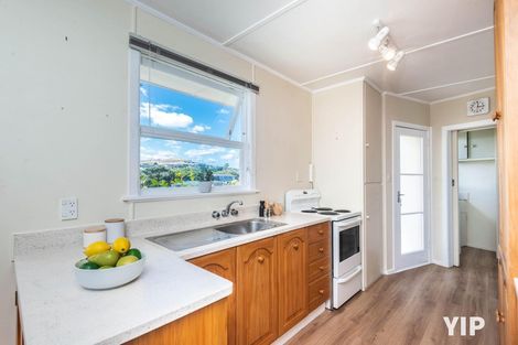 Photo of property in 18 Jane Grove, Paparangi, Wellington, 6037
