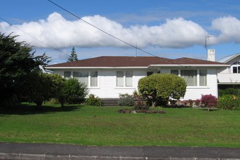 Photo of property in 63 Gloria Avenue, Te Atatu Peninsula, Auckland, 0610