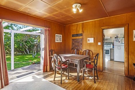 Photo of property in 13 Kauri Road, Waikanae, 5036