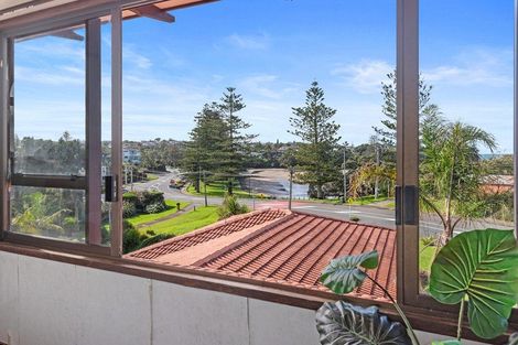 Photo of property in 1/918 Beach Road, Waiake, Auckland, 0630