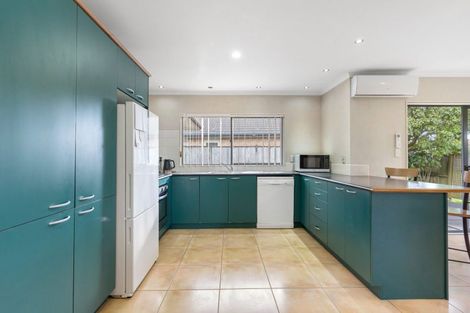 Photo of property in 2 Brosna Place, East Tamaki, Auckland, 2016