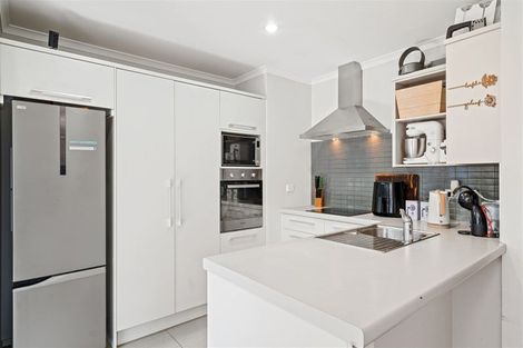 Photo of property in 18 Butterworth Crescent, Papamoa Beach, Papamoa, 3118