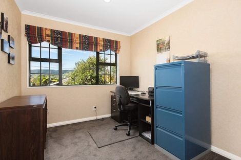 Photo of property in 68 Kiwi Crescent, Tawa, Wellington, 5028