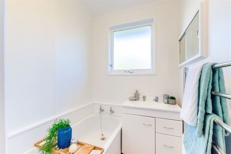 Photo of property in 72a Seaview Road, Paraparaumu Beach, Paraparaumu, 5032