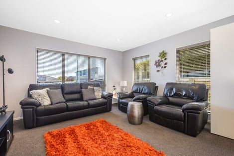 Photo of property in 33 Kahurangi Heights, Aotea, Porirua, 5024