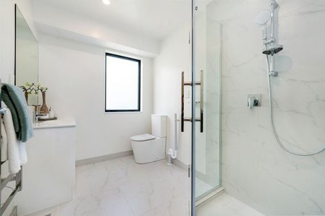 Photo of property in 4a Flaunty Place, West Harbour, Auckland, 0618