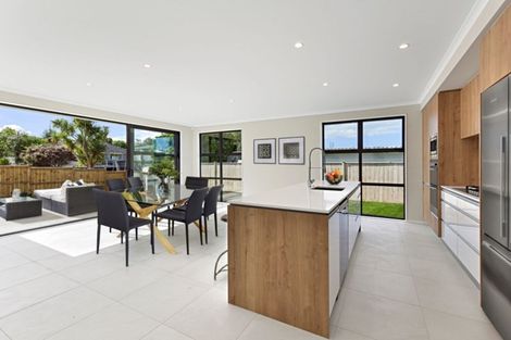 Photo of property in 22 Kukuwai Avenue, Red Beach, 0932