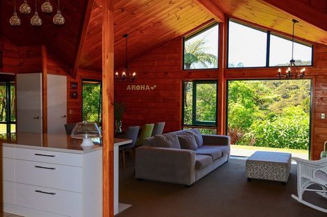 Photo of property in 86 Stoney Creek Drive, Waitakere, Henderson, 0782