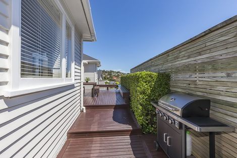 Photo of property in 23 Lucknow Terrace, Khandallah, Wellington, 6035