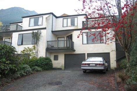 Photo of property in 10b Cameron Place, Fernhill, Queenstown, 9300