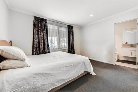 Photo of property in 35 Cabourne Drive, Glenview, Hamilton, 3206