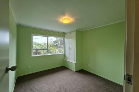 Photo of property in 66 Rauhuia Crescent, Parau, Auckland, 0604