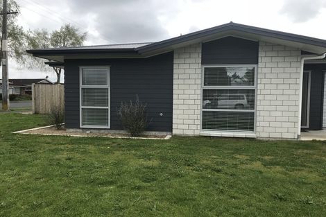 Photo of property in 2/30 Heath Street, Saint Andrews, Hamilton, 3200