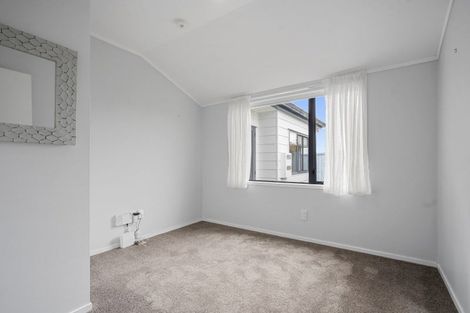 Photo of property in 4a Barron Drive, Green Bay, Auckland, 0604