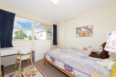 Photo of property in 1/156 Carlisle Road, Northcross, Auckland, 0632