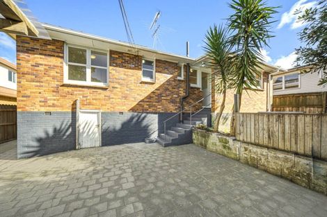 Photo of property in 194 Chivalry Road, Glenfield, Auckland, 0629